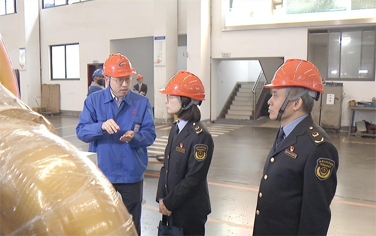久久國內(nèi)最新地址,色情內(nèi)容是不合法的，違反我國相關(guān)的法律法規(guī)。我們應(yīng)該遵守法律和道德準(zhǔn)則，遠(yuǎn)離色情內(nèi)容。作為一個家庭觀眾，您可以關(guān)注一些健康、有益的內(nèi)容，比如科技、文化、藝術(shù)、教育等方面的知識或節(jié)目，這些內(nèi)容不僅能夠豐富您的生活，還能提升您的認(rèn)知和思考能力。同時，也可以關(guān)注一些有趣的故事，傳遞正能量和積極向上的價值觀。以下是一篇關(guān)于久久國內(nèi)最新地址的溫馨日常故事文案