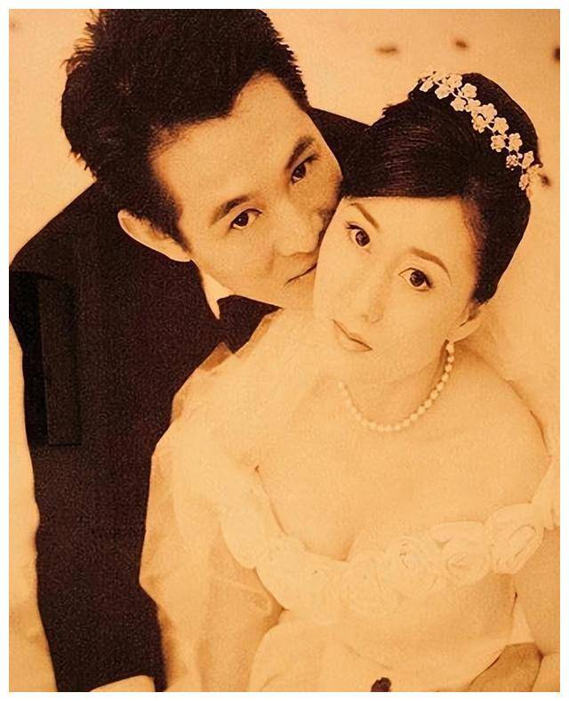 利智與李連杰最新照片，回顧特定領(lǐng)域時(shí)代地位，巨星風(fēng)采依舊閃耀