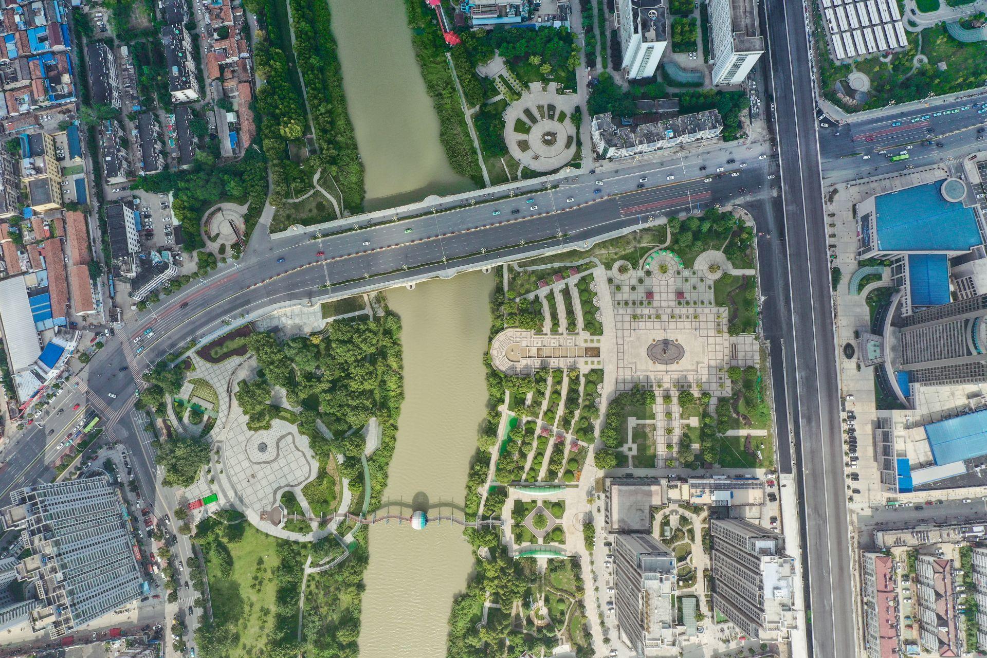 全球氣候變化與地理因素的關(guān)聯(lián)性深度探討，最新地理新聞分析